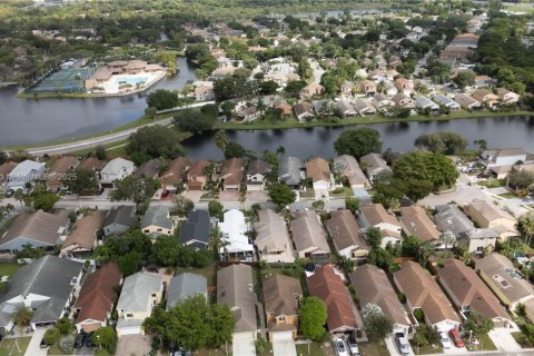 Villa ou maison à vendre à Coconut Creek, Floride: 3 chambres, 133.78 m2 № 1950905 - photo 2