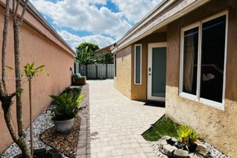 Villa ou maison à vendre à Coconut Creek, Floride: 3 chambres, 133.78 m2 № 1950905 - photo 4