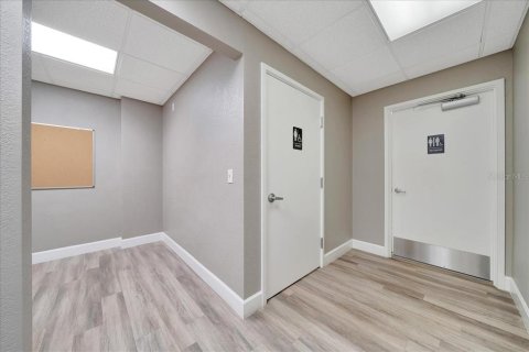 Propiedad comercial en alquiler en Ocala, Florida, 464.51 m2 № 1766077 - foto 9