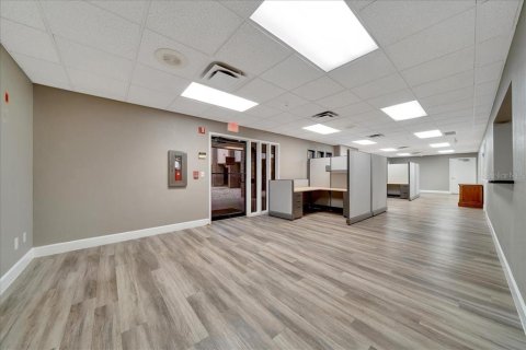 Propiedad comercial en alquiler en Ocala, Florida, 464.51 m2 № 1766077 - foto 1