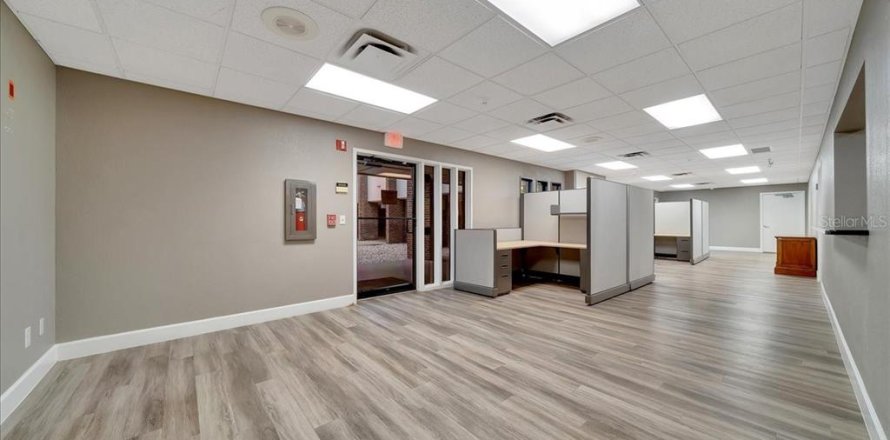 Commercial property in Ocala, Florida 464.51 sq.m. № 1766077