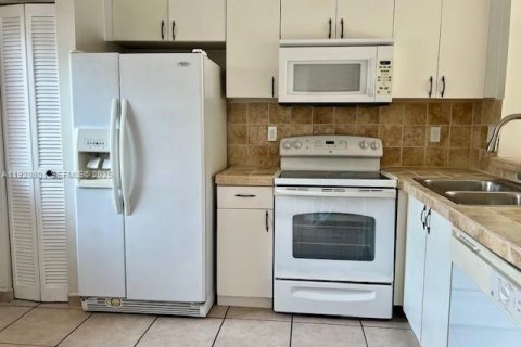 Townhouse in Miami, Florida 3 bedrooms, 117.99 sq.m. № 1987738 - photo 4