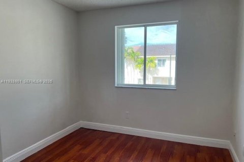 Townhouse in Miami, Florida 3 bedrooms, 117.99 sq.m. № 1987738 - photo 7