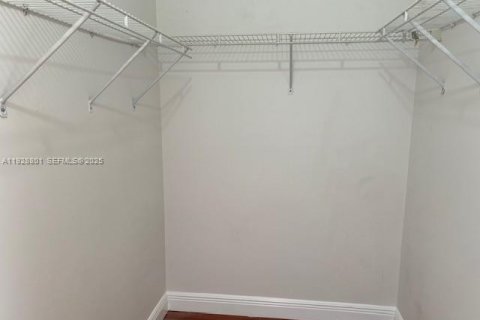 Townhouse in Miami, Florida 3 bedrooms, 117.99 sq.m. № 1987738 - photo 10