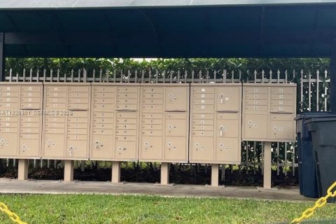 Townhouse in Miami, Florida 3 bedrooms, 117.99 sq.m. № 1987738 - photo 18