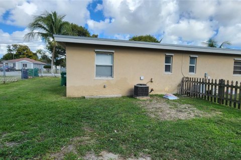 Villa ou maison à louer à Miami, Floride: 1 chambre, 85.84 m2 № 1974103 - photo 9