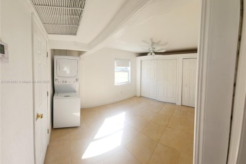 Villa ou maison à louer à Miami, Floride: 1 chambre, 85.84 m2 № 1974103 - photo 5