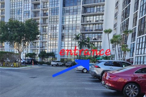 Condo in Hallandale Beach, Florida, 1 bedroom  № 1729280 - photo 21
