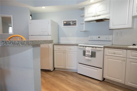Condo in Hallandale Beach, Florida, 1 bedroom  № 1729280 - photo 14