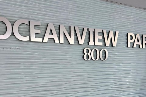 Condo in Hallandale Beach, Florida, 1 bedroom  № 1729280 - photo 20
