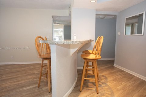 Condo in Hallandale Beach, Florida, 1 bedroom  № 1729280 - photo 17