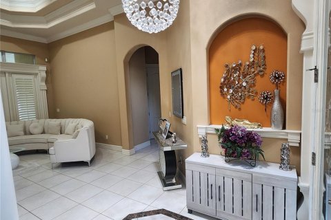 House in Winter Haven, Florida 5 bedrooms, 344.02 sq.m. № 2152165 - photo 8