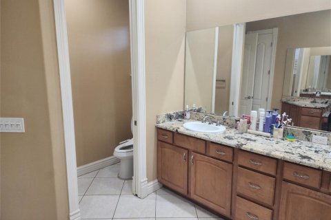 House in Winter Haven, Florida 5 bedrooms, 344.02 sq.m. № 2152165 - photo 21