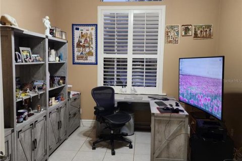 House in Winter Haven, Florida 5 bedrooms, 344.02 sq.m. № 2152165 - photo 16