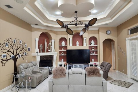 House in Winter Haven, Florida 5 bedrooms, 344.02 sq.m. № 2152165 - photo 12