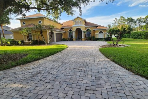 House in Winter Haven, Florida 5 bedrooms, 344.02 sq.m. № 2152165
