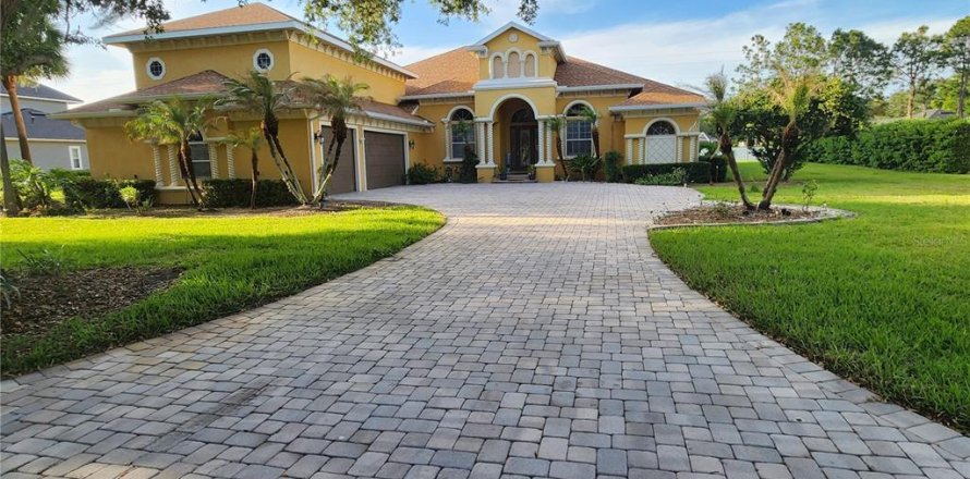 House in Winter Haven, Florida 5 bedrooms, 344.02 sq.m. № 2152165