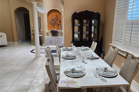 House in Winter Haven, Florida 5 bedrooms, 344.02 sq.m. № 2152165 - photo 11