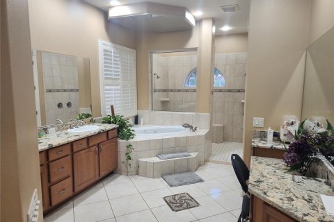 House in Winter Haven, Florida 5 bedrooms, 344.02 sq.m. № 2152165 - photo 19