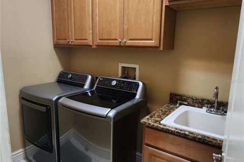 House in Winter Haven, Florida 5 bedrooms, 344.02 sq.m. № 2152165 - photo 28