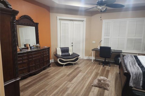 House in Winter Haven, Florida 5 bedrooms, 344.02 sq.m. № 2152165 - photo 17