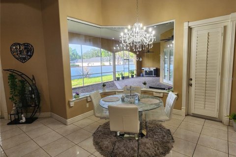 House in Winter Haven, Florida 5 bedrooms, 344.02 sq.m. № 2152165 - photo 15