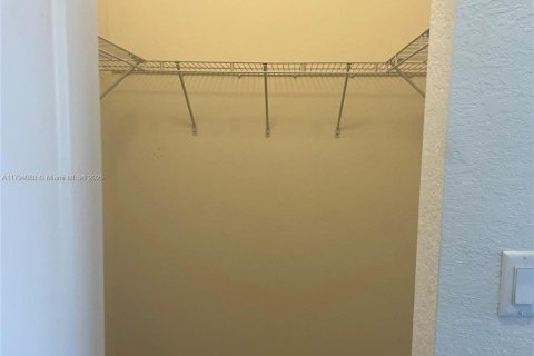 Touwnhouse à vendre à Miami, Floride: 4 chambres, 174.84 m2 № 1737720 - photo 6