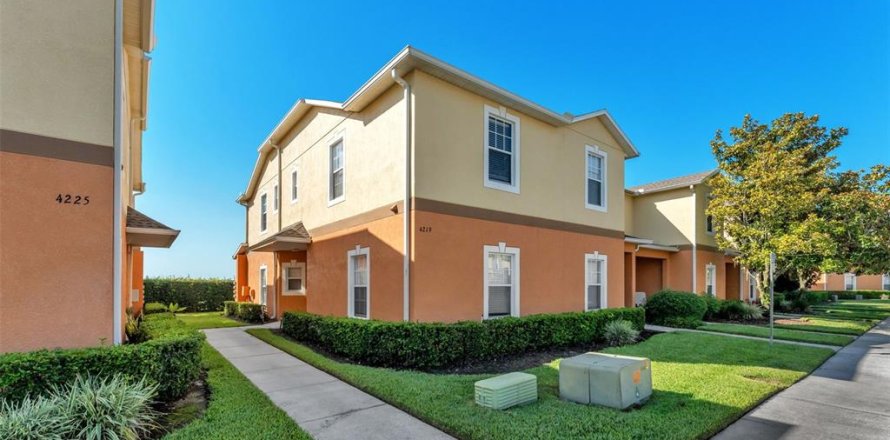 Townhouse in Lakeland, Florida 4 bedrooms, 137.4 sq.m. № 1899411