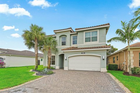 House in Delray Beach, Florida 5 bedrooms, 264.59 sq.m. № 2401225 - photo 2