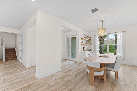 House in Delray Beach, Florida 5 bedrooms, 264.59 sq.m. № 2401225 - photo 12
