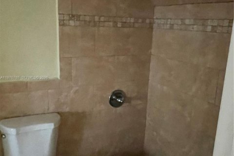 Снять в аренду кондоминиум в Хайалиа, Флорида 3 спальни, 124.49м2, № 2040714 - фото 17