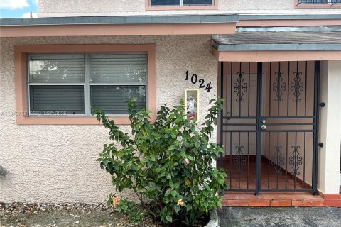 Снять в аренду кондоминиум в Хайалиа, Флорида 3 спальни, 124.49м2, № 2040714 - фото 2