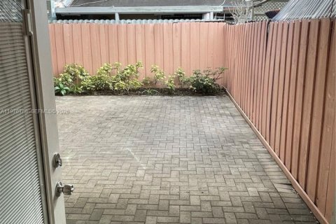 Снять в аренду кондоминиум в Хайалиа, Флорида 3 спальни, 124.49м2, № 2040714 - фото 24