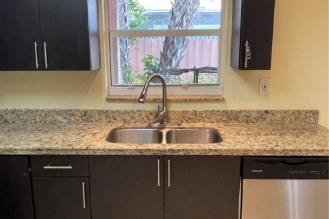 Снять в аренду кондоминиум в Хайалиа, Флорида 3 спальни, 124.49м2, № 2040714 - фото 9