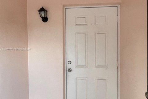 Снять в аренду кондоминиум в Хайалиа, Флорида 3 спальни, 124.49м2, № 2040714 - фото 4