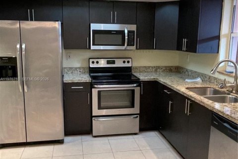 Снять в аренду кондоминиум в Хайалиа, Флорида 3 спальни, 124.49м2, № 2040714 - фото 5