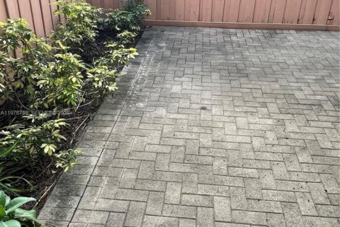 Снять в аренду кондоминиум в Хайалиа, Флорида 3 спальни, 124.49м2, № 2040714 - фото 27