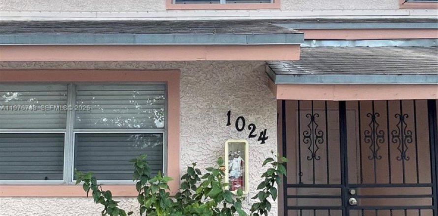 Кондоминиум с 3 спальнями в Хайалиа, Флорида № 2040714