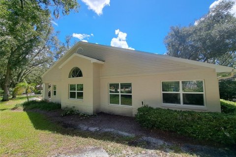 House in Zephyrhills, Florida 3 bedrooms, 139.82 sq.m. № 2358738
