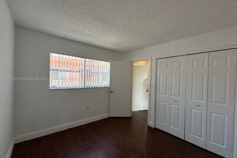 Copropriété à louer à Miami, Floride: 2 chambres, 74.32 m2 № 1978810 - photo 9