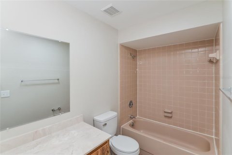 House in Orlando, Florida 3 bedrooms, 180.23 sq.m. № 2198770 - photo 9
