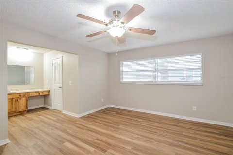 House in Orlando, Florida 3 bedrooms, 180.23 sq.m. № 2198770 - photo 8