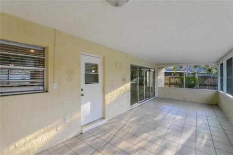 House in Orlando, Florida 3 bedrooms, 180.23 sq.m. № 2198770 - photo 13