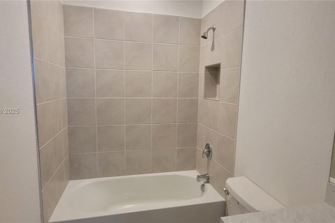 Снять в аренду таунхаус в Флорида-Сити, Флорида 3 спальни, № 1943368 - фото 10