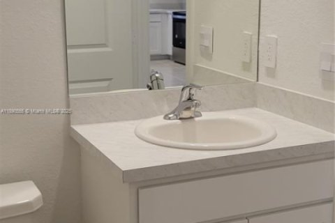 Снять в аренду таунхаус в Флорида-Сити, Флорида 3 спальни, № 1943368 - фото 3