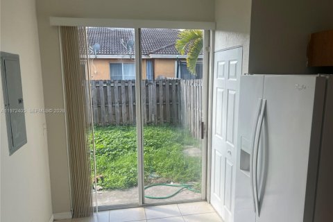 Купить таунхаус в Хомстед, Флорида 2 спальни, 95.5м2, № 2032996 - фото 9