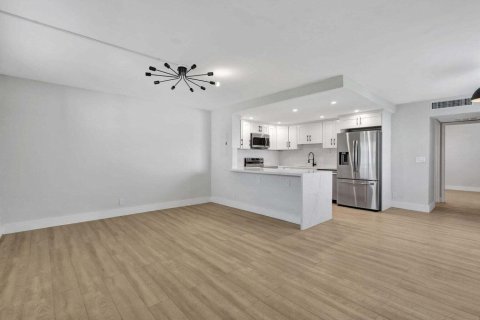 Condo in Delray Beach, Florida, 1 bedroom № 2246367 - photo 3