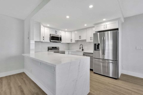 Condo in Delray Beach, Florida, 1 bedroom № 2246367 - photo 2