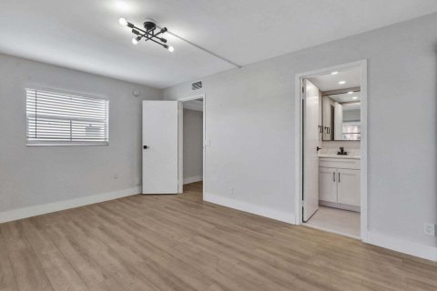 Condo in Delray Beach, Florida, 1 bedroom № 2246367 - photo 15