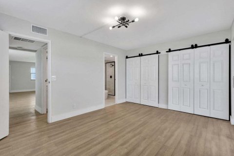 Condo in Delray Beach, Florida, 1 bedroom № 2246367 - photo 13